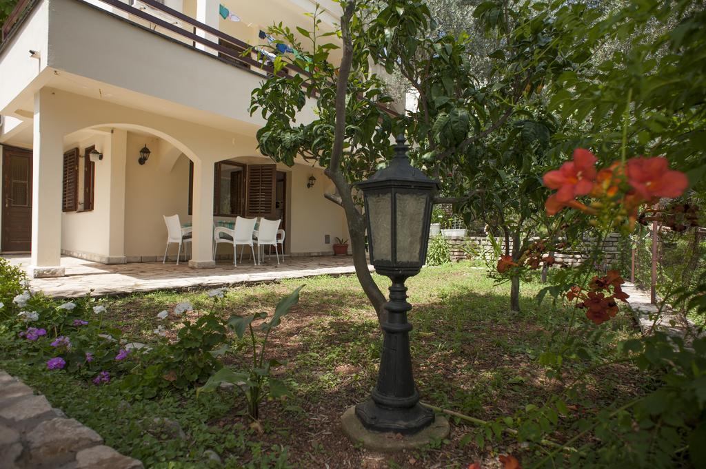 Gregovic Family Apartments Petrovac Exterior foto